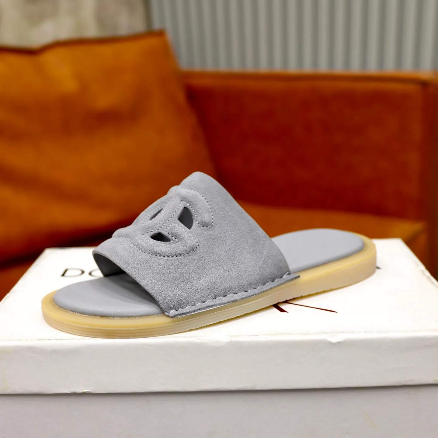 Ex-factory price: 340💰🙅‍♂️🙅‍♂️🙅‍♂️ Brand: DG Standard code: 38-44 (45 customized) Grade: Same as the official website Material: Original leather design Original lightweight wear-resistant molded outsole Style category: Men's fashion sandals Distinguished luxury brand elements Top luxury Color: Actual picture color
